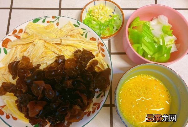 炒腐竹怎么做，腐竹炒雞蛋的做法家常菜竅門