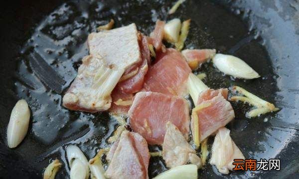 蘑菇怎么炒才好吃，如何做出好吃美味的家常炒蘑菇視頻