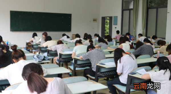 考取教師資格年齡條件，教師資格證報(bào)名年齡條件