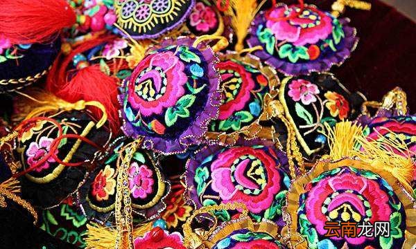 宮廷刺繡出現(xiàn)在哪個朝代，刺繡是中國民間傳統(tǒng)手工藝之一