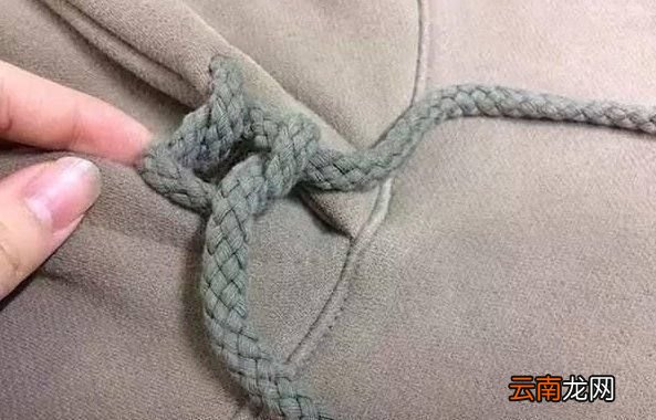 怎么系衛(wèi)衣上的帶子，衛(wèi)衣又寬又扁帶子系法有哪些款式