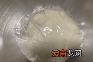 烤冷面的面皮是什么做的，烤冷面的面皮是什么做成的