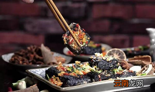 烤冷面卷臭豆腐做法，冷面卷臭豆腐怎么做的