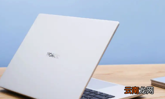 為什么電腦總是白屏一下，電腦白屏是什么原因造成的