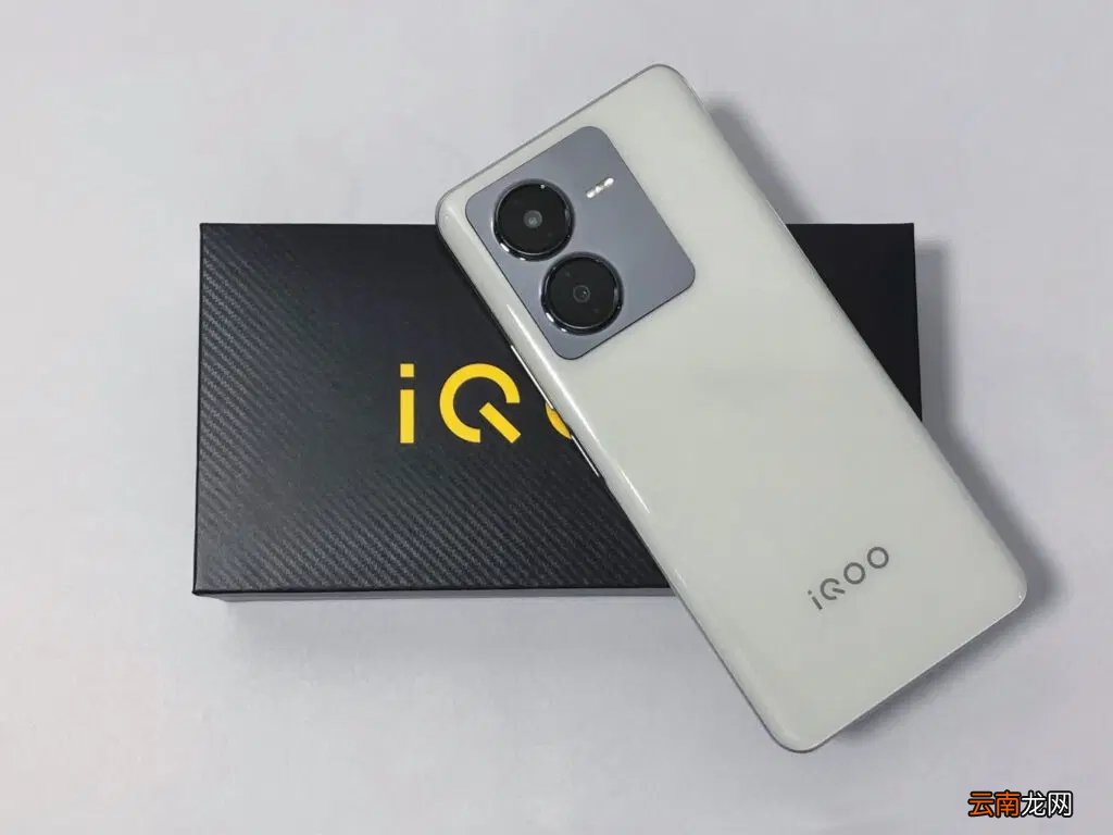6000mAh+5000萬+1TB擴(kuò)展，發(fā)布三個月跌至899元，淪為標(biāo)準(zhǔn)百元機(jī)
