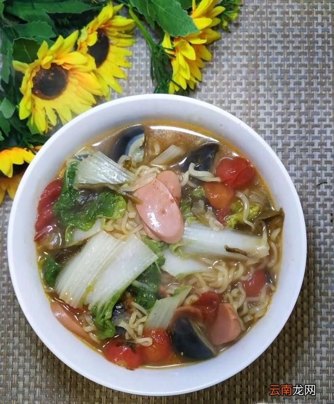 怎樣做美味的松花蛋圣女果湯面？