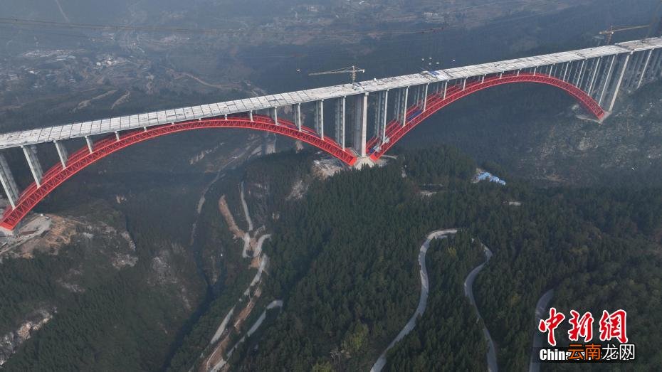 世界在建最大跨徑雙跨連續拱橋合龍