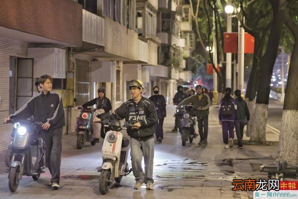 有人誤入限行路段被罰 有人加速“闖卡”